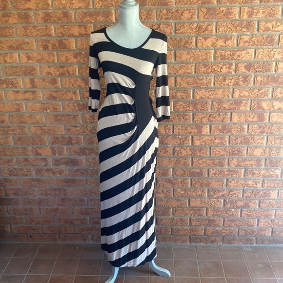 Calvin Klein Dresses & Skirts - Calvin Klein Black and Pink sleeved dress